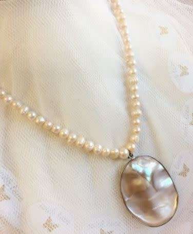**Genuine Pearl Necklace with Reversible Pendant - Stunning**