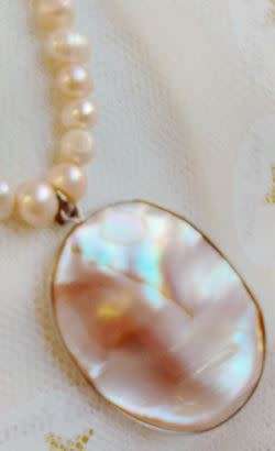 **Genuine Pearl Necklace with Reversible Pendant - Stunning**