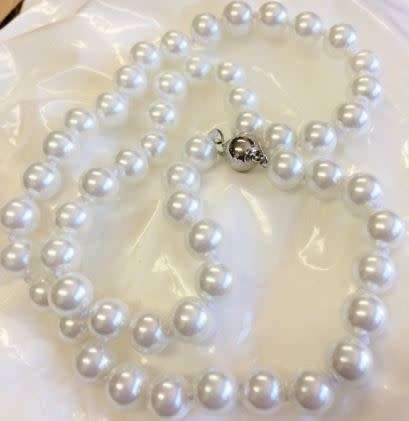White Shell Pearl Necklace - Classic and Elegant