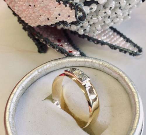 GENUINE DIAMOND TRILOGY RING 0.15TCW 9CT YELLOW GOLD
