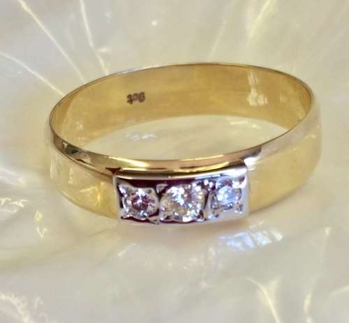 GENUINE DIAMOND TRILOGY RING 0.15TCW 9CT YELLOW GOLD