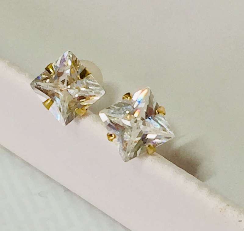9ct Gold Cubic Zirconia Earrings - Bargain!!!
