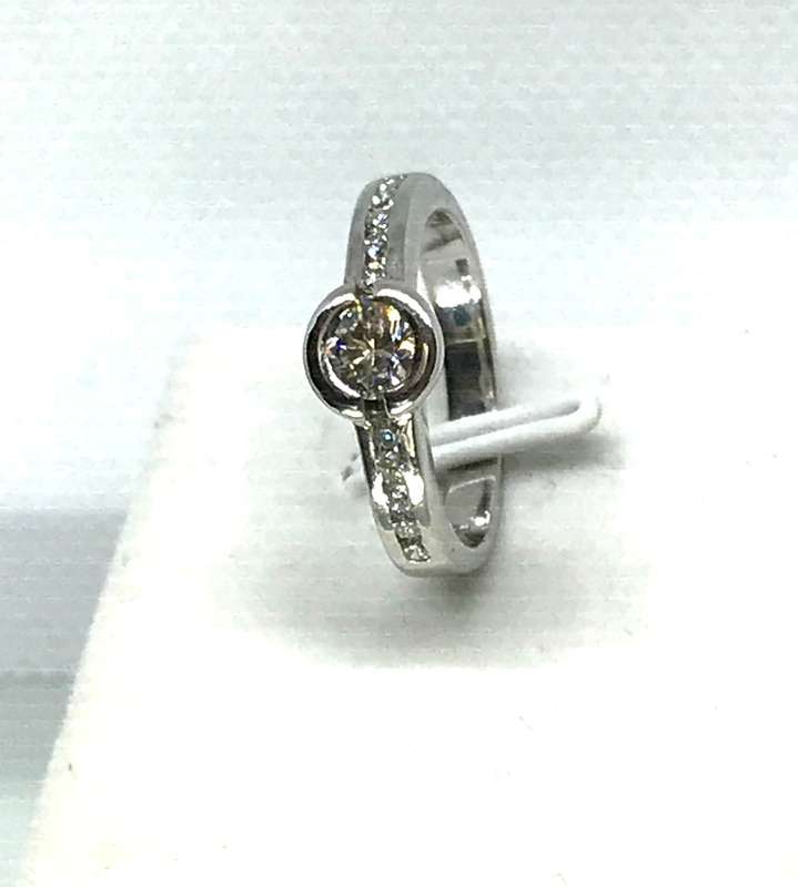 18CT GOLD DIAMOND RING CERTIFIED