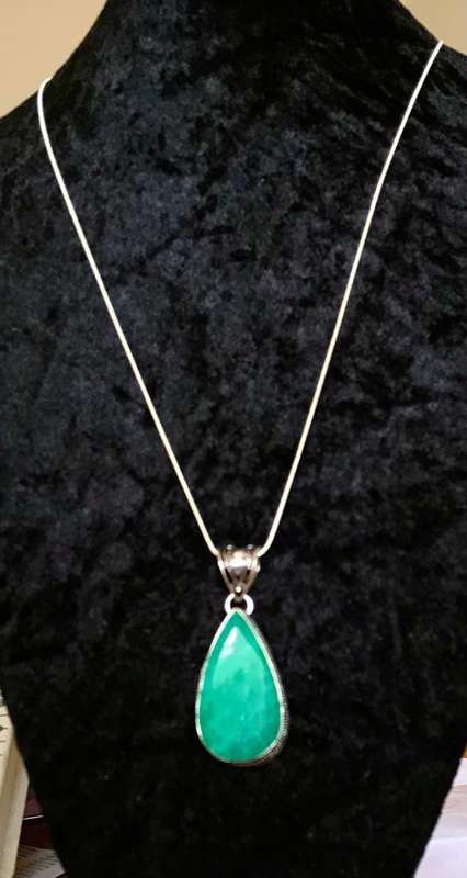 Impressive Emerald Green Quartz Pendant with FREE Chain!