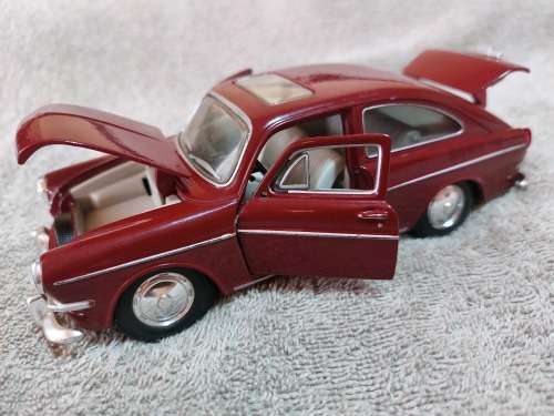Maisto Volkswagen 1600 Fastback