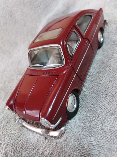 Maisto Volkswagen 1600 Fastback