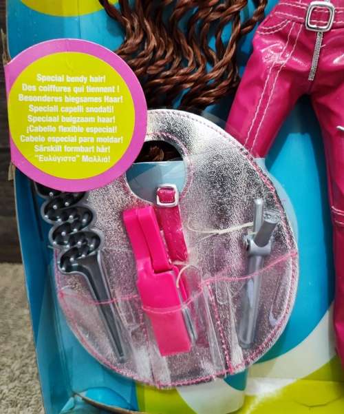 2003 Mattel Cool lookz Barbie Trendy & Bendy Total Flexi Teresa