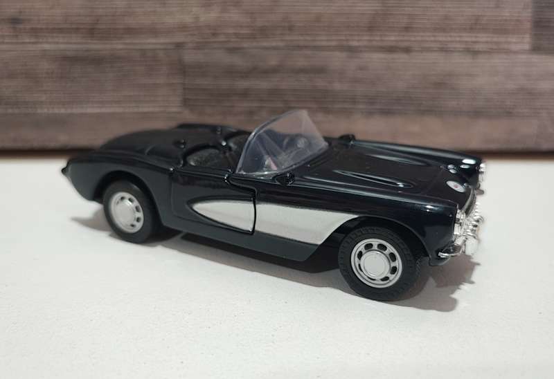 Maisto 57 Chevrolet Corvette Model Car