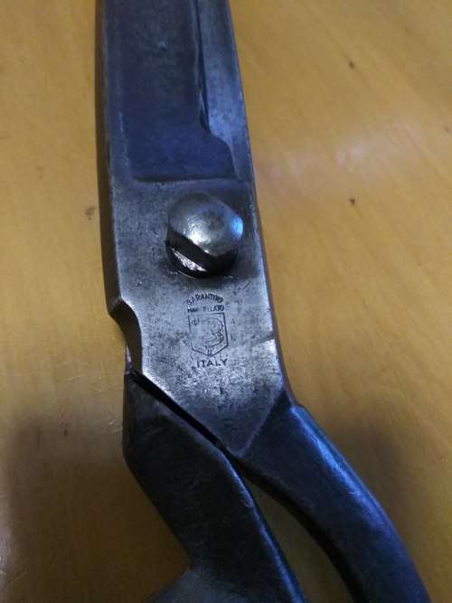 Vintage GARANTITO MARTELLATO scissors