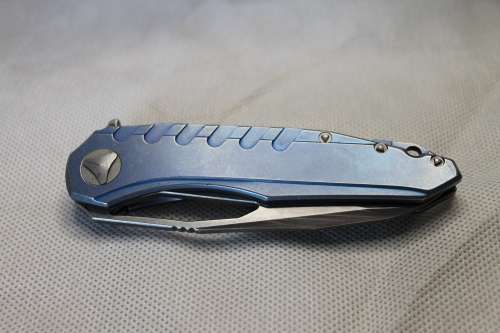 Knive in a box