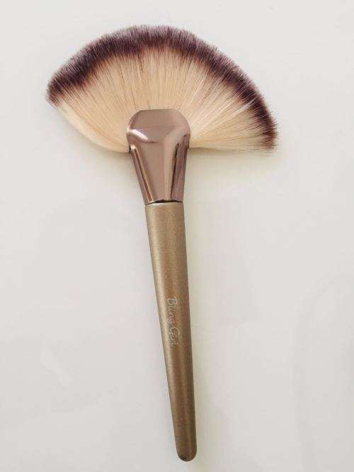 Blinggirl Serie Beige Champainge  Your Beauty Fashion Makeup Brushes--3cm