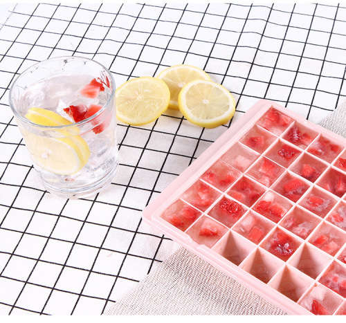 60 Grid Creative Silicone Ice Cube Mold with Lid Reusable Ice Cubes Mold Square Shape Storage--green