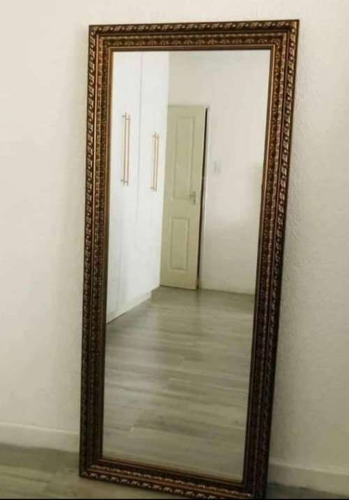 Wall mirror
