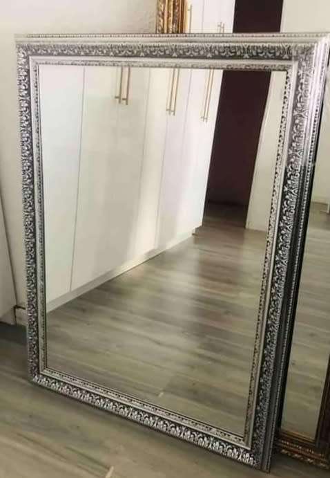 Wall mirror