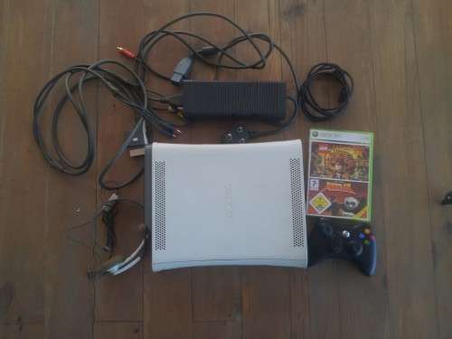 XBOX 360 60GB + 2 Games