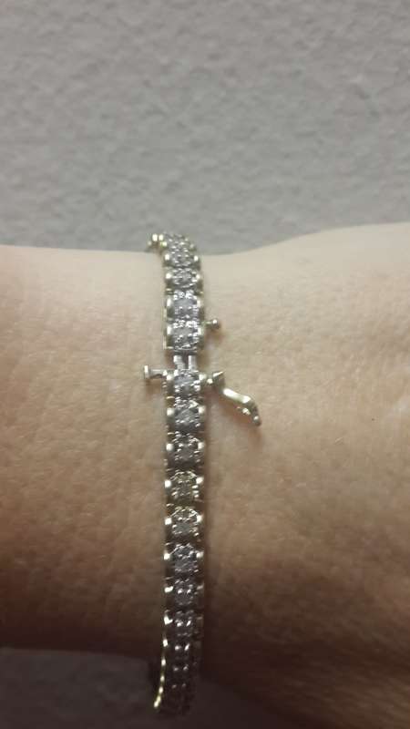 Beautiful refurbished solid 9ct yellow gold and diamond ladies tennis bracelet.