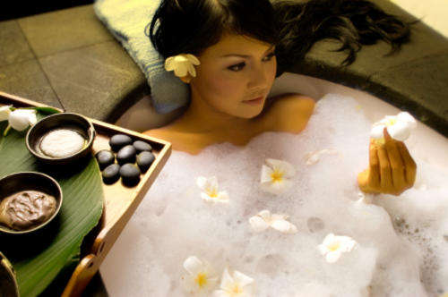 500 AWESOME Bath & Beauty Secre Recipes!