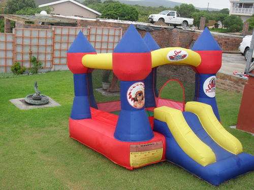 GREAT FUN!!SPUR JUMPING CASTLE WITH SLIDE * ONLY USED TWICE WORTH R4500!!!!