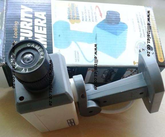 REALISTIC LOOKING SECURITY CAMERA