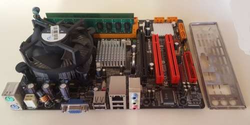 Motherboard + Core 2 QUAD CPU + 2GB RAM