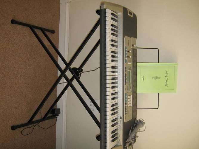 Casio LK-215 keyboard including stand