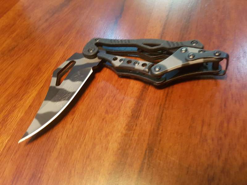 Camo Saefty Frame Folding Lock Pocket Knife - Good as New
