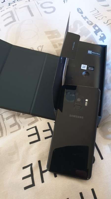 Samsung Galaxy S9 ** Cracked Screen **