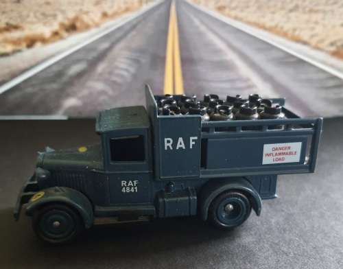 Lledo Royal Airforce Ground crew support set