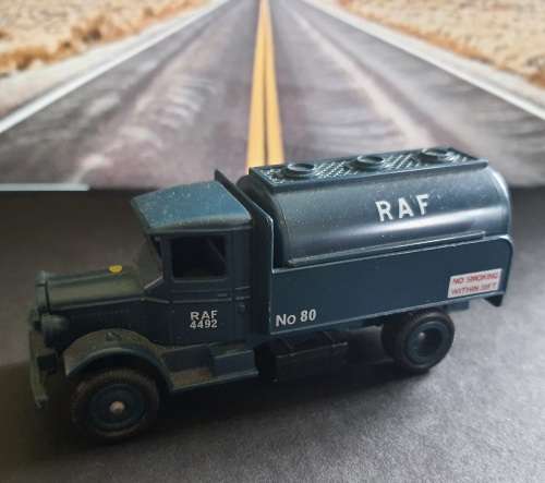 Lledo Royal Airforce Ground crew support set