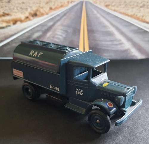 Lledo Royal Airforce Ground crew support set
