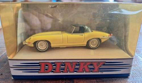Dinky DY-18 1967 Jaguar E Type MK