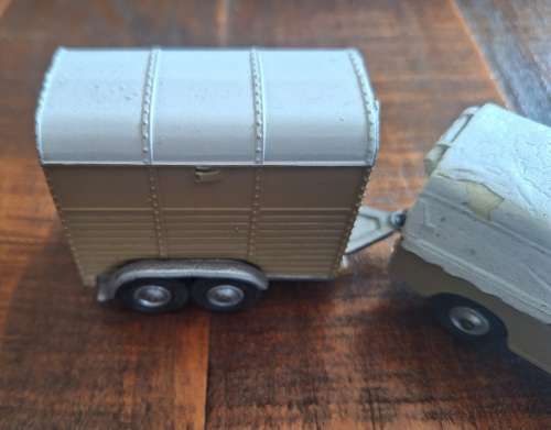 corgi land rover 109 wb horse trailer