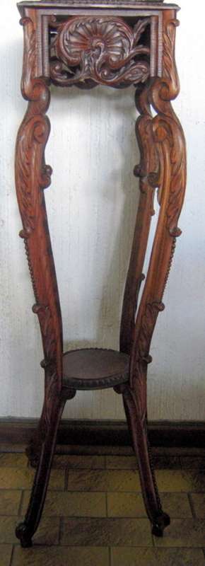 French Louis XVI stand