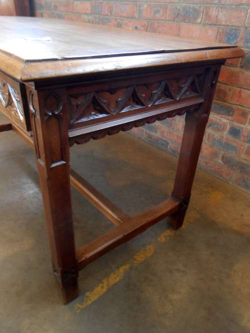 Exquisite Gothic Writing Table with 2 drawers