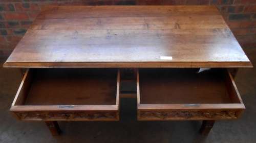 Exquisite Gothic Writing Table with 2 drawers