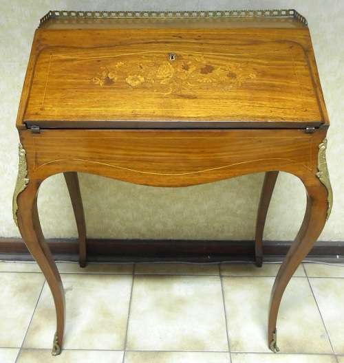 Beautiful French inlay Bureau de dame