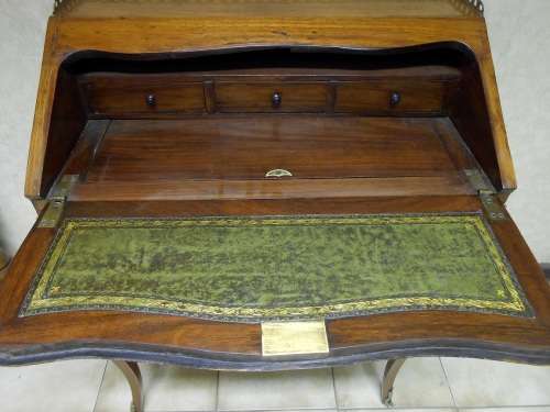 Beautiful French inlay Bureau de dame
