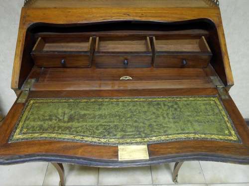Beautiful French inlay Bureau de dame