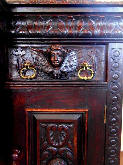 Beautiful Oak Jacobean carved Sideboard