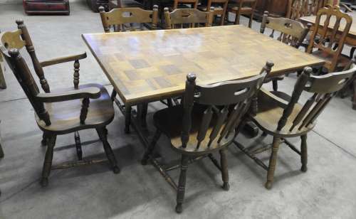 Parquetry table in oak