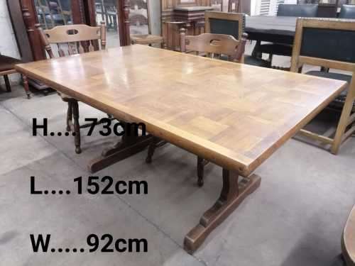 Parquetry table in oak