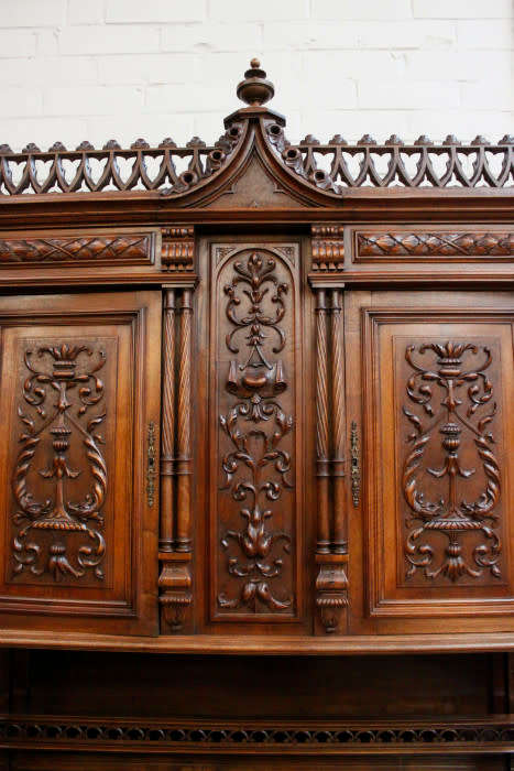 Gothic cabinet in Walnut