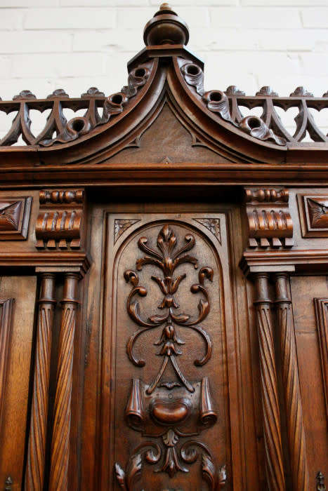 Gothic cabinet in Walnut