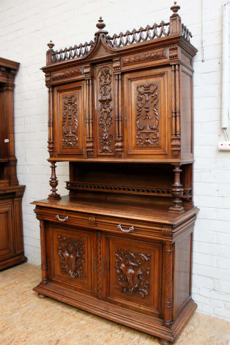 Gothic cabinet in Walnut