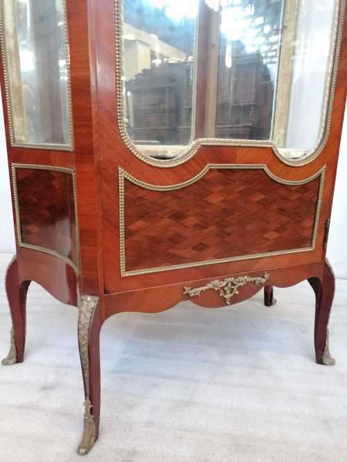A very good quality French 19th Century Kingwood Single door Vitrine with Parquetry inlay.