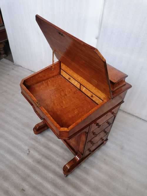 Exquisite Inlay Walnut Davenport
