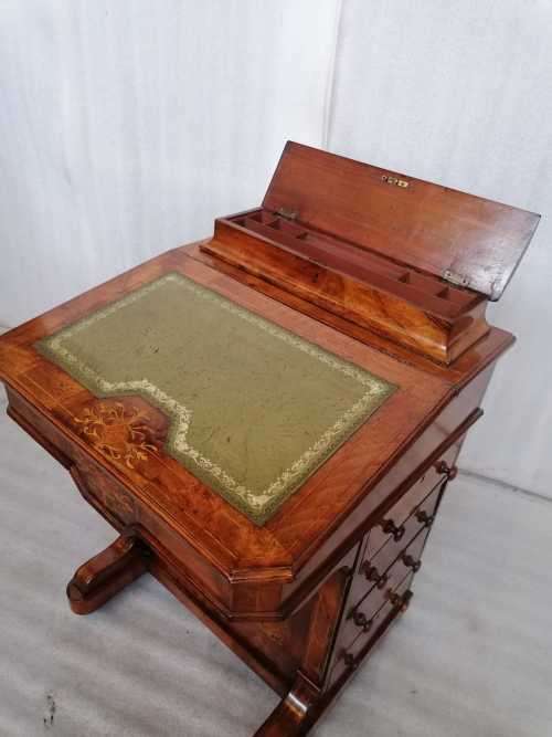 Exquisite Inlay Walnut Davenport