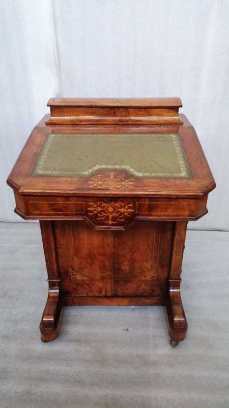 Exquisite Inlay Walnut Davenport