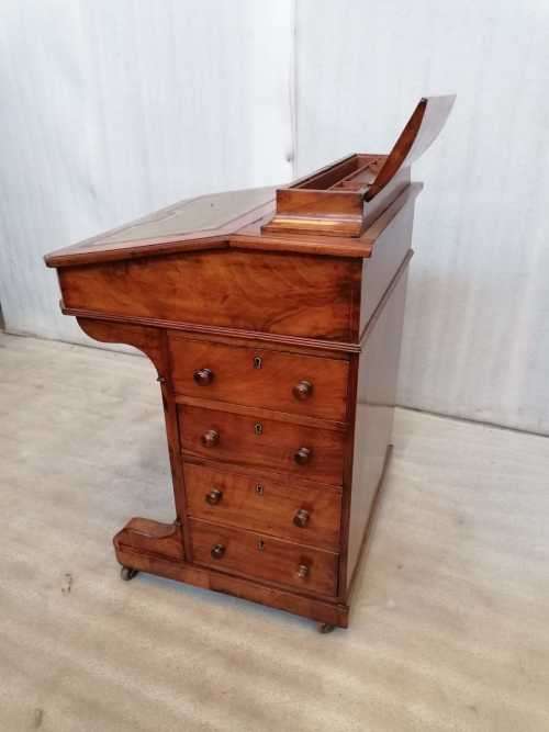 Exquisite Inlay Walnut Davenport