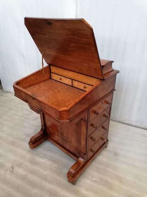 Exquisite Inlay Walnut Davenport
